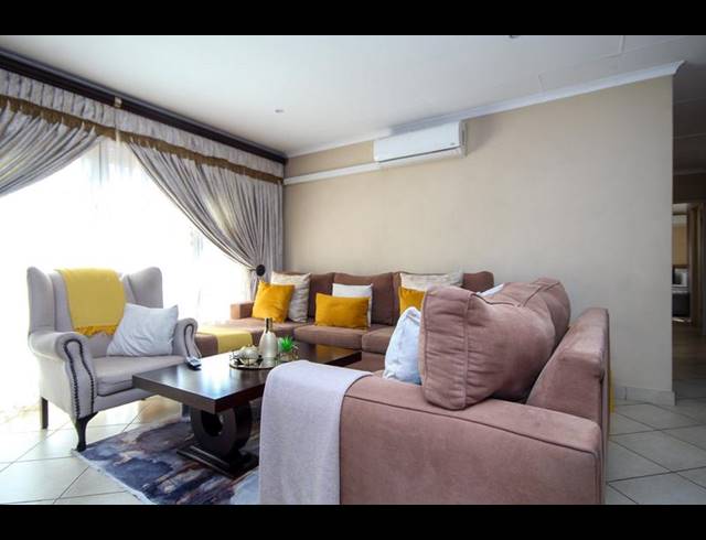 3 BEDROOM TOWNHOUSE FOR SALE IN THATCHFIELD